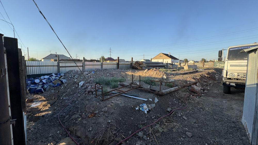 Продам землю с постройкой