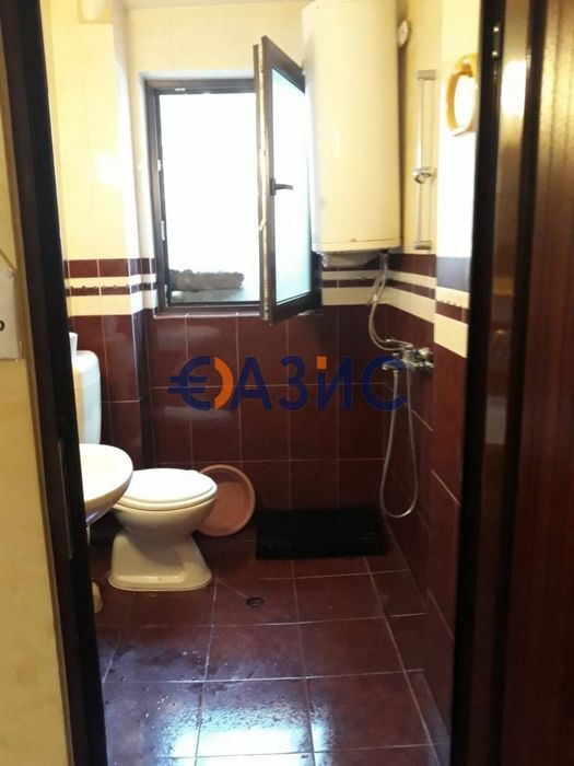 Половината от двуетажна къща в Стария град на Несебър,188 кв. м + двор