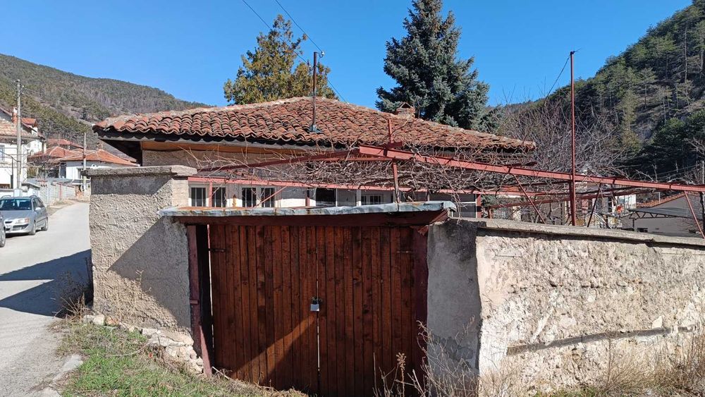 Продава къща в село Енина