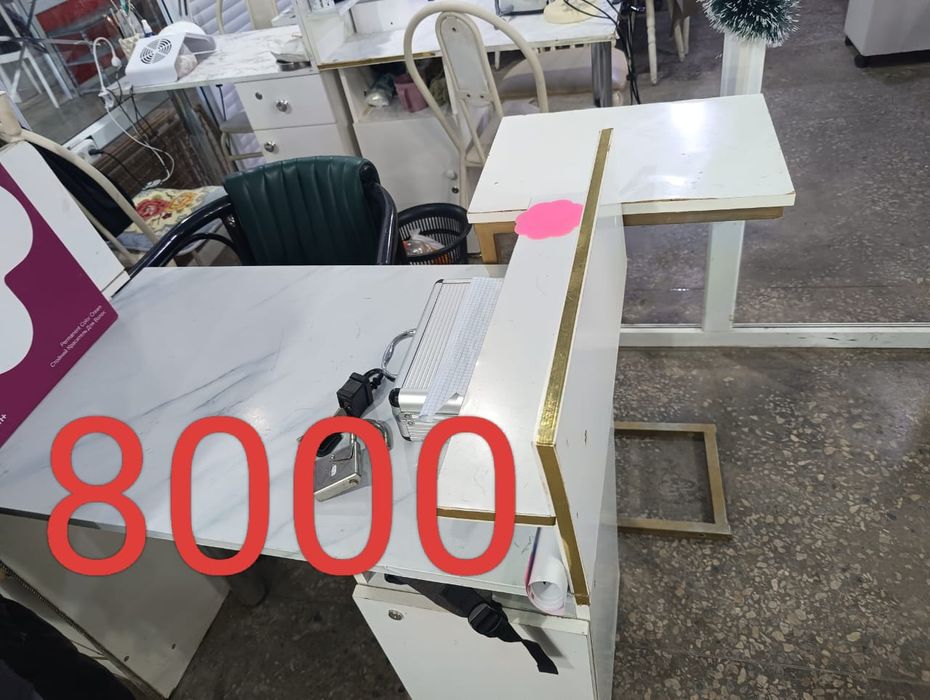 Продам кушетку маникюрный стол