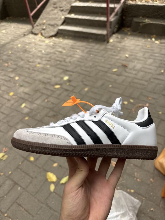 Продам абсолютно новые adidas samba og