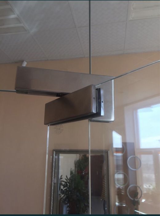 Продам  перегородку с коленного стекла