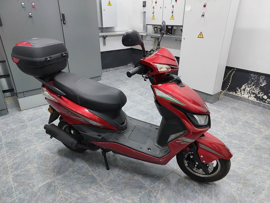 Скутер Wasat сотилади бензин