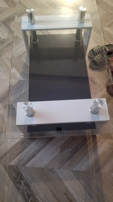 Маса, столове, телевизор