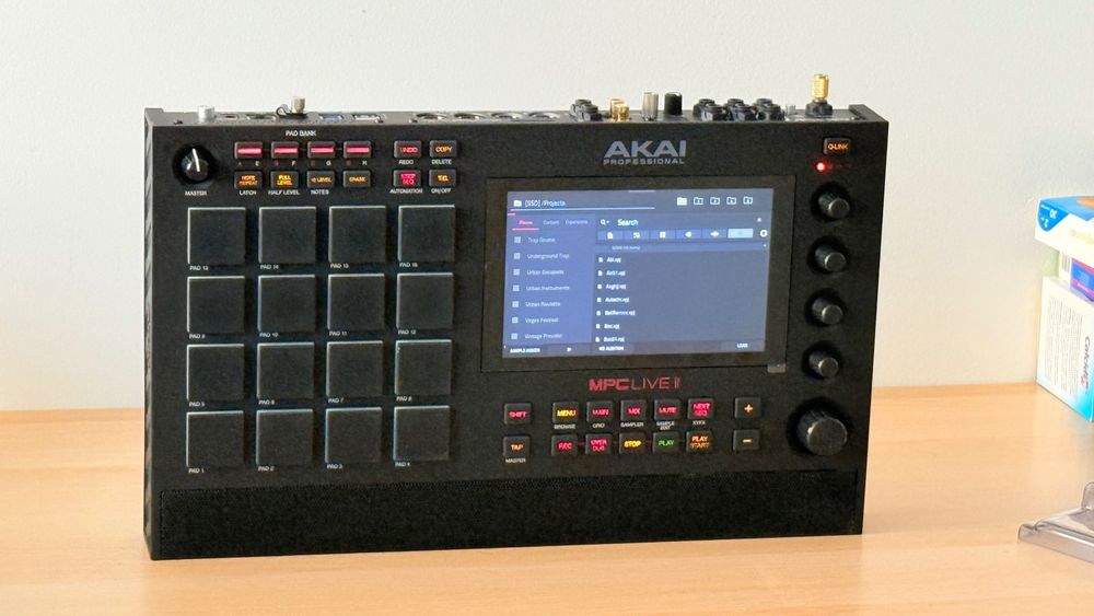 Akai MPC Live 2 Decksaver Plugins SSD 512
