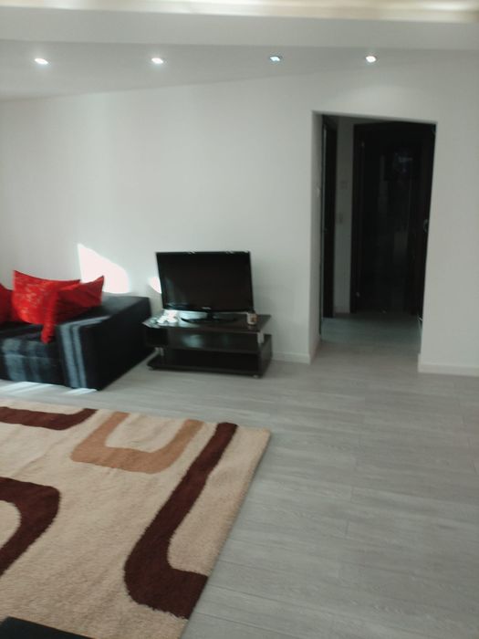 Inchiriez apartament