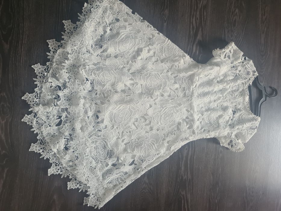 Rochie damă mar 38 /40 crem dantela  la  150 leii Timișoara