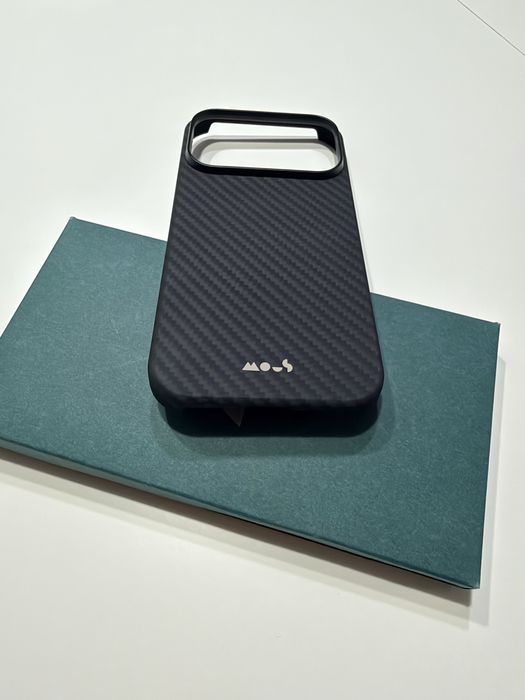 Husa Fibra Carbon Iphone 17 pro MOUS