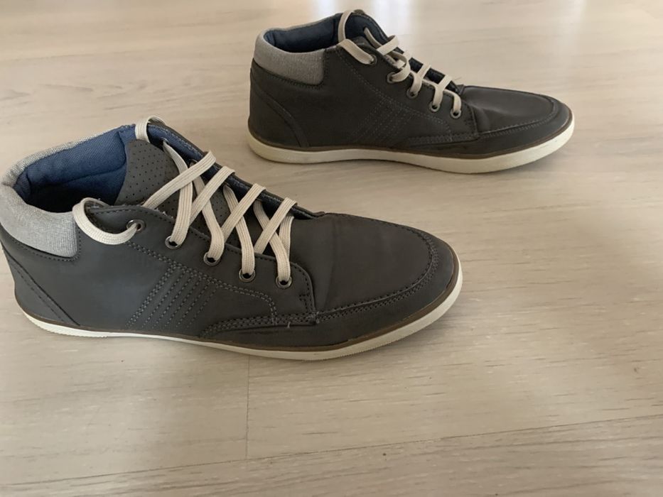 Vand papuci piele(45)superbi.