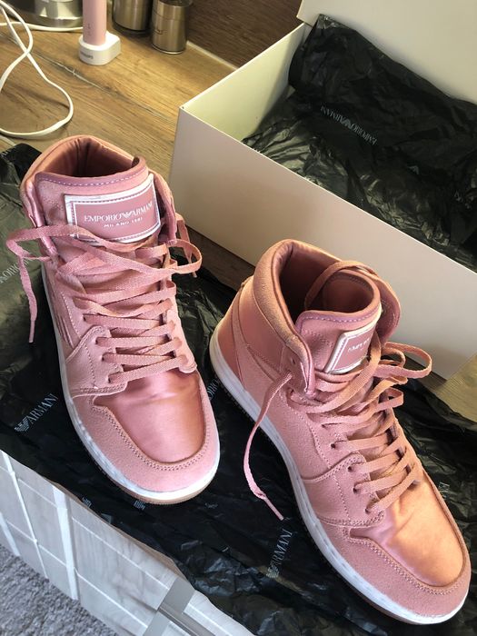 Продавам сникърси Emporio Armani