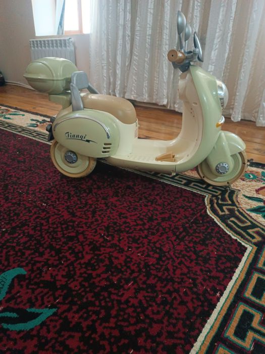 Bolalar skuteri yangidek