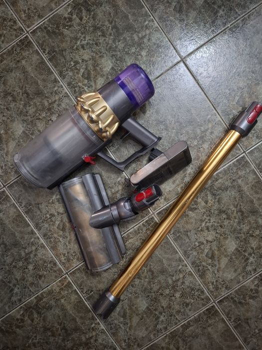 Vand dyson v11 perfect funcțional