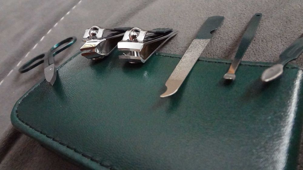 Професионален комплект за оформяне на маникюр