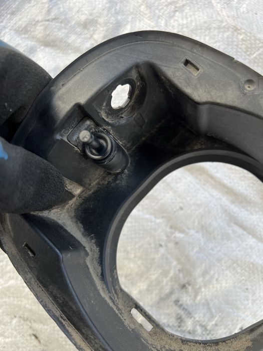Capac rezervor usita capac rezervor pt audi a6 c6 break negru