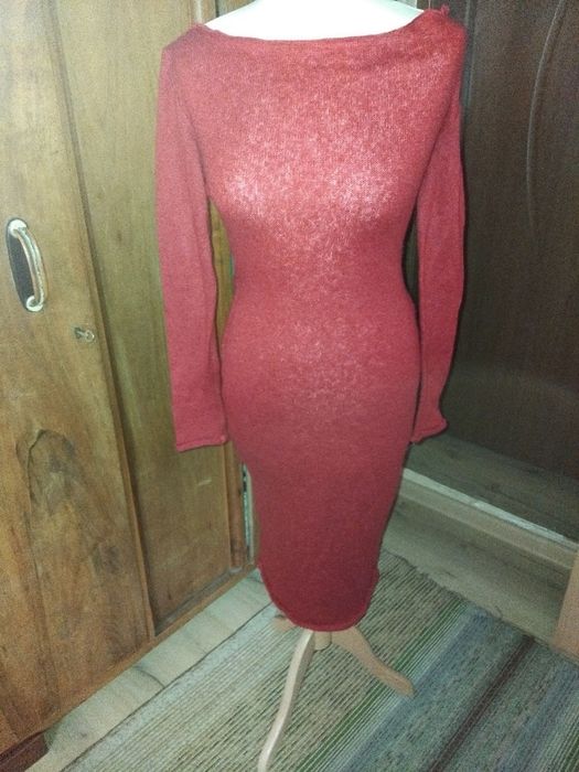 Рокля цвят бордо финно плетиво размер S/M под коляното