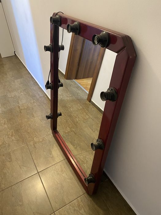 Огледало с крушки