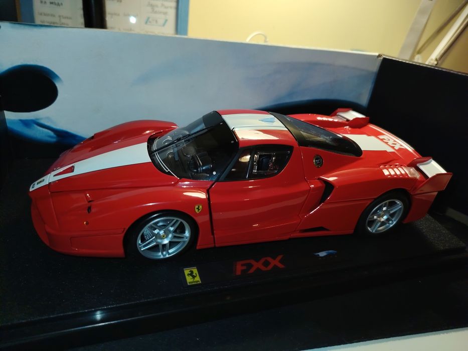 Ferrari FXX 1:18  Hot Wheels Elite