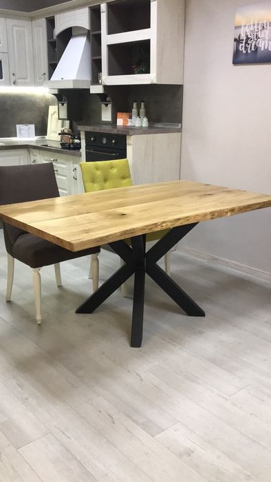 Трапезна маса с крак "ж" и масивен дъбов плот
