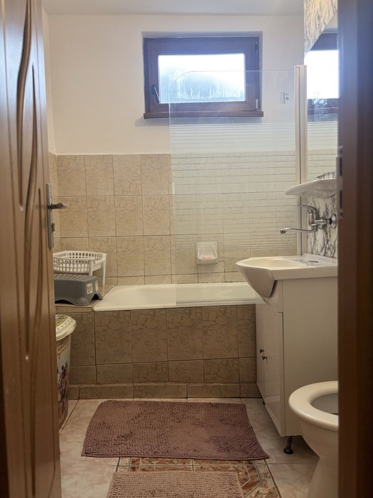 Inchiriez ap cu 2 camere zona centru