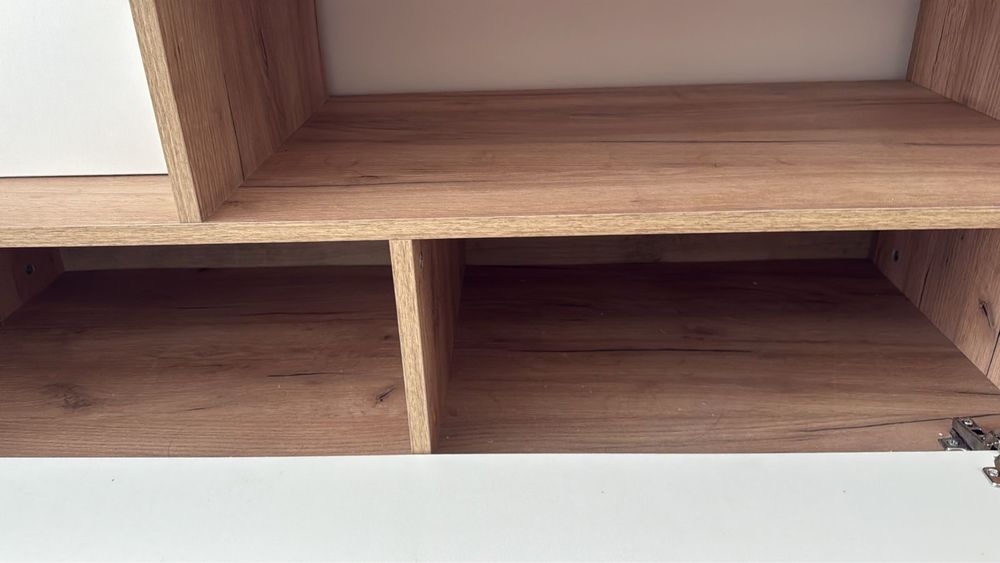 Продам тумбу под телевизор в идеальном состоянии