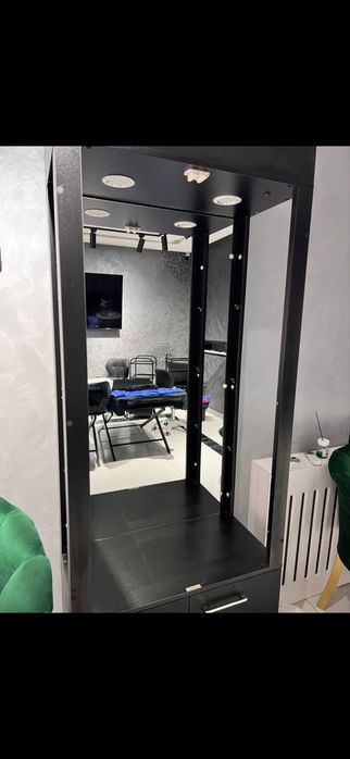 Витрина стеклянная с подсветкой и замком (салон/магазин)