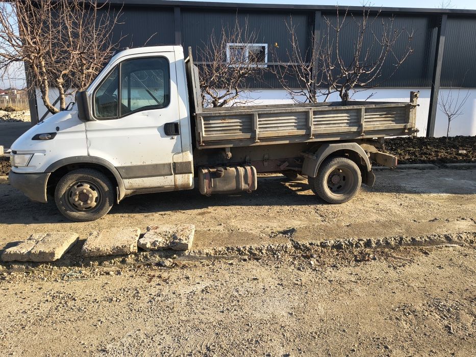 Vând Iveco basculabil