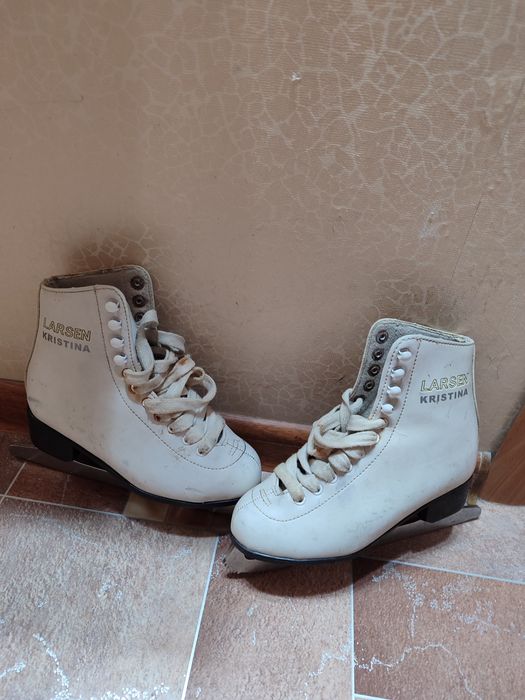 Продам коньки женские