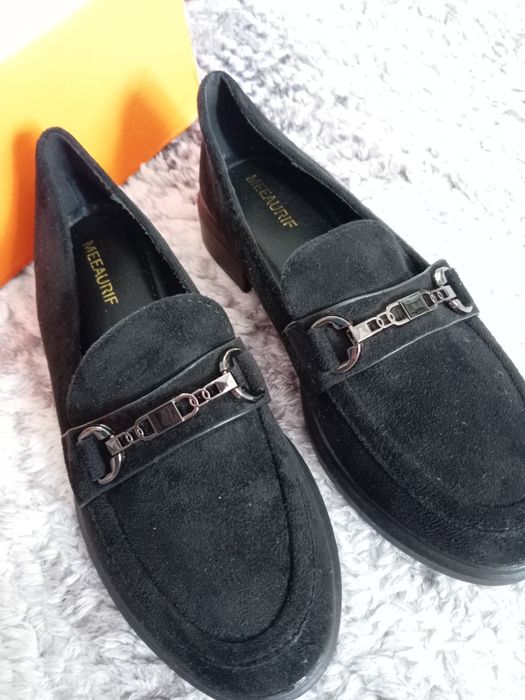 Продаю Лоферы черные