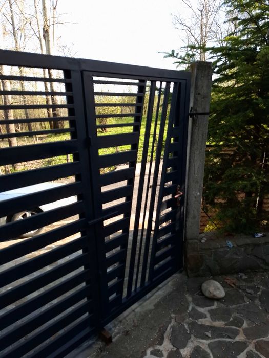 Poarta din teava rectangulara 100x20 – design modern si rezistenta