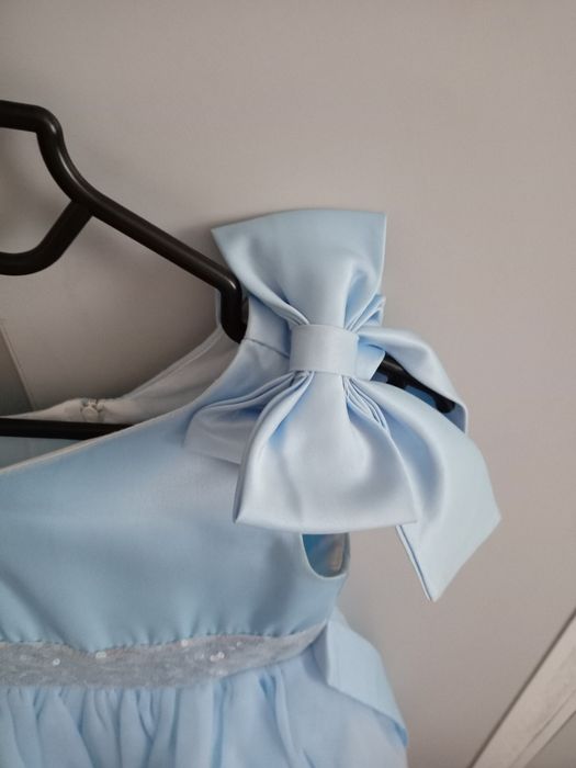 Продам нарядные платья