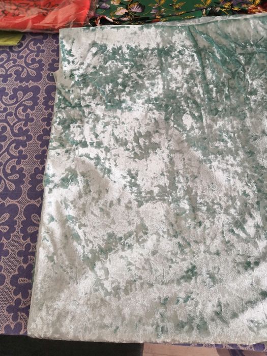 Отрезы по 2 м, платки разные