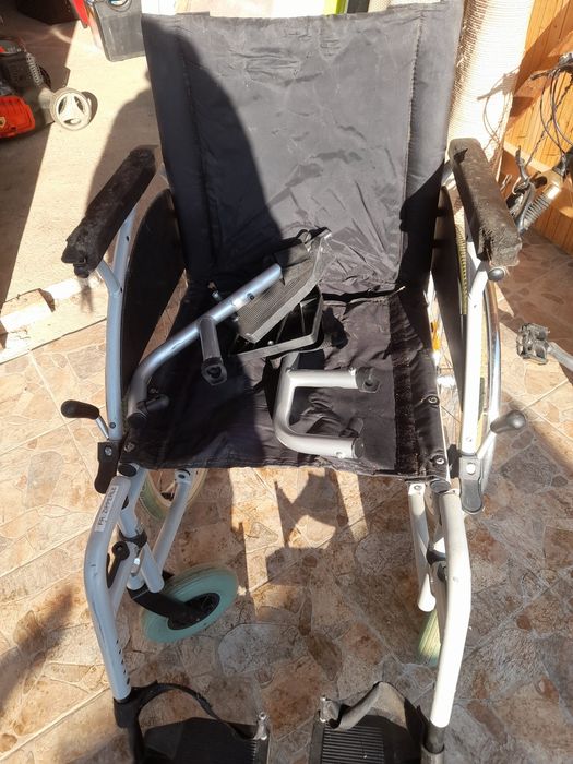 Scaun cu rotile pt persoane ci handicap