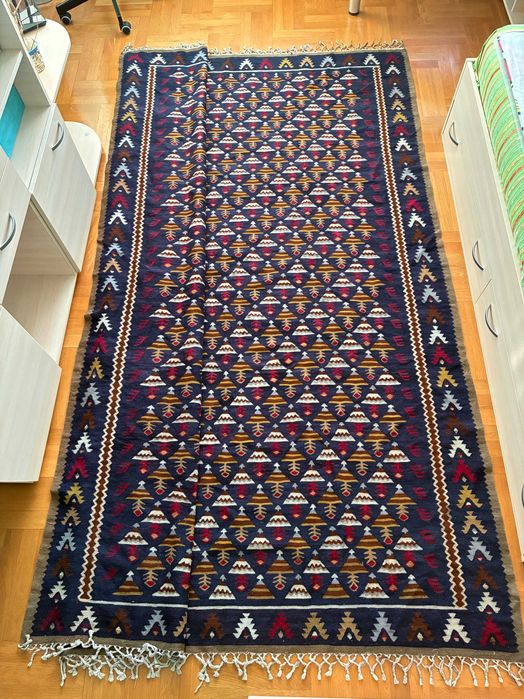 Уникат/Ръчно тъкан килим