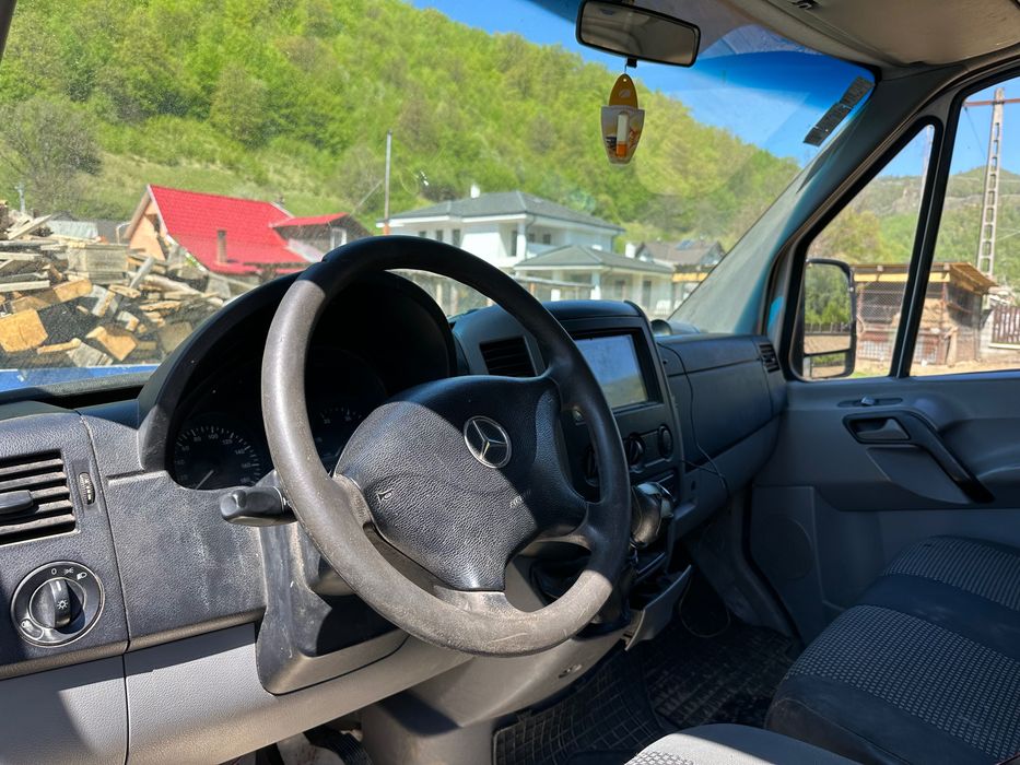Vând camionetă Mercedes basculabil