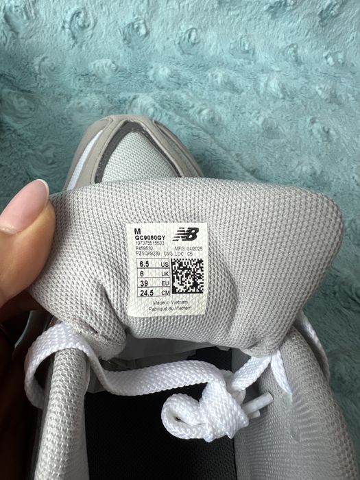 Adidasi New Balance 9060