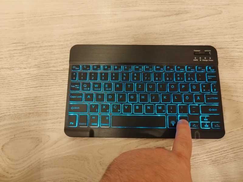 Jademall tastatură iluminată pentru PC sau iPad 10,2” (gen. 7–9)