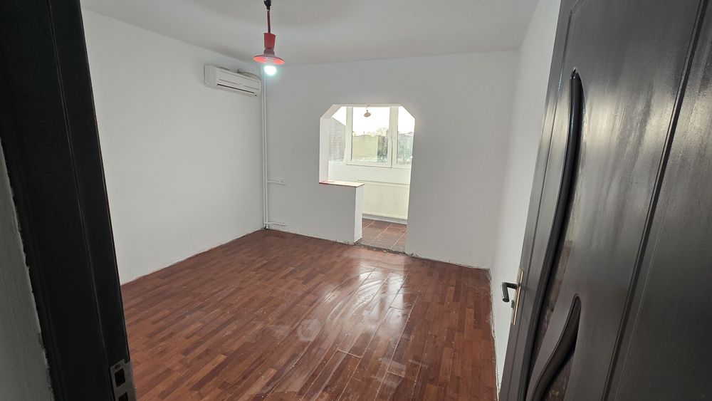 Ocazie! Apartament Spațios 3 Camere, 2 Băi, 3 Balcoane - Etaj 2, Zona Velenţa, Strada Şcoalelor, Oradea