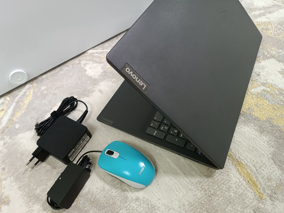 Ноутбук LENOVO SSD m.2 Windows 10 Pro.