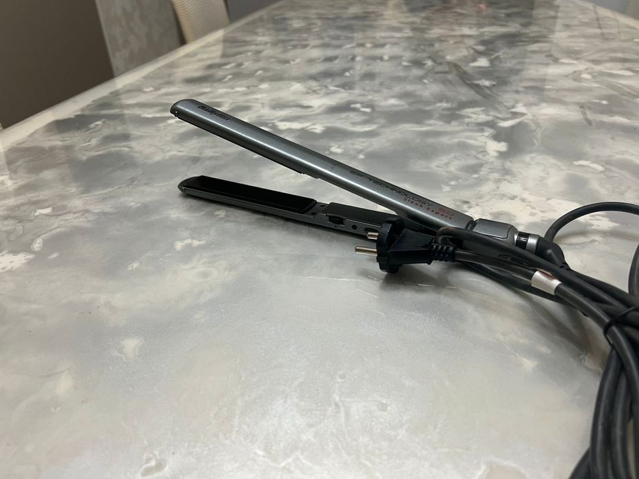 Профессиональный выпримитель для волос