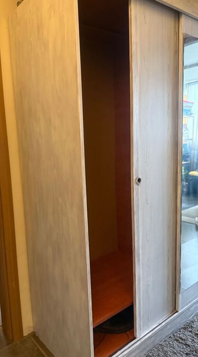 Двукрилен гардероб с огледало