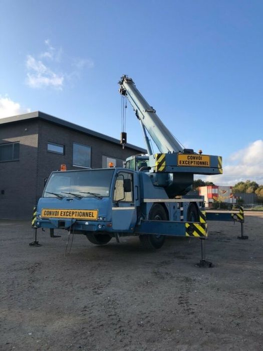 Inchiriez / inchiriere macara , automacara