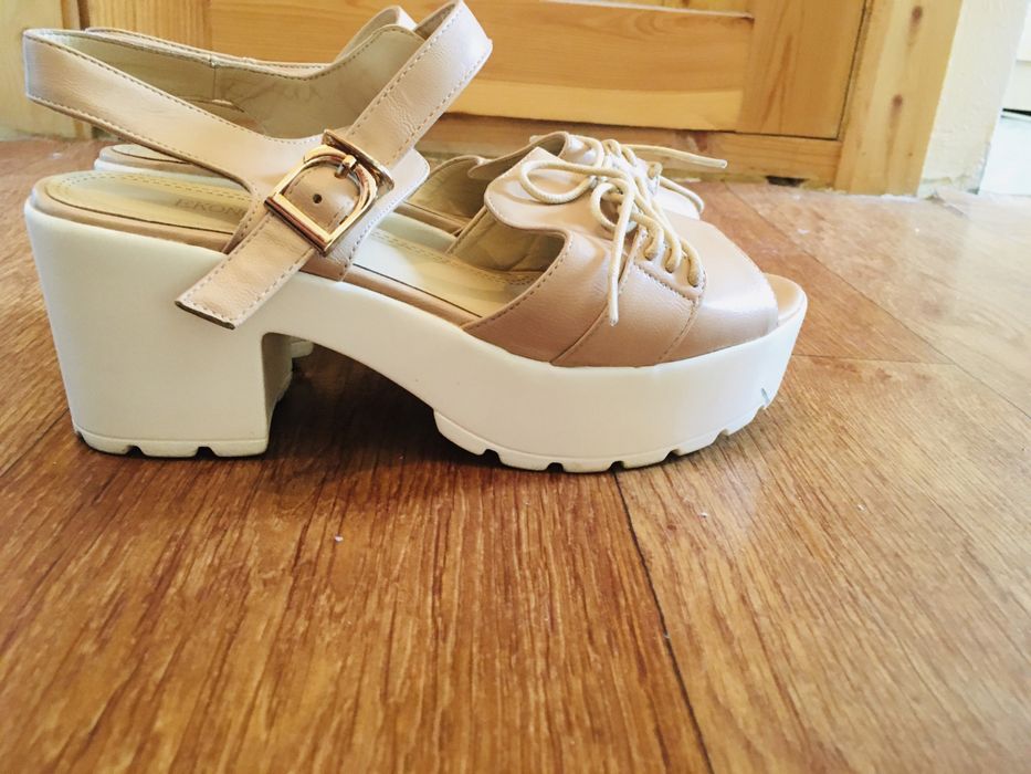 Босоножки для девушек