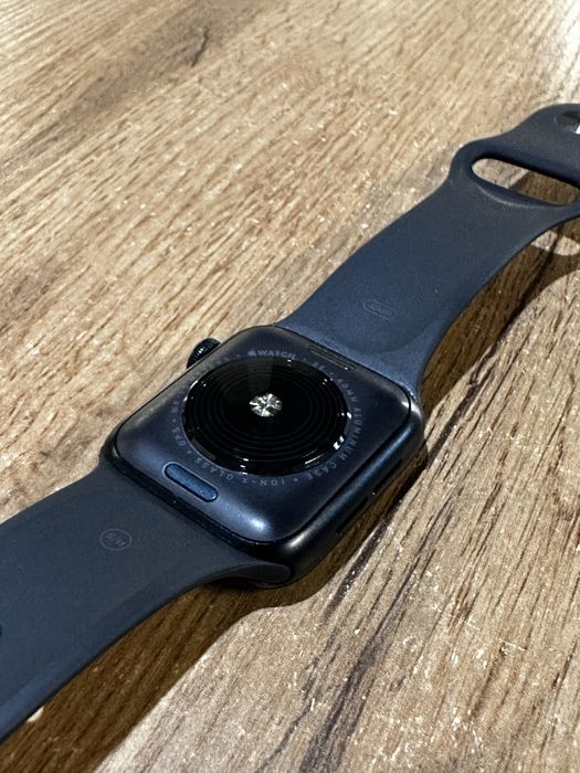 Продам Apple Watch SE (2-е поколение, GPS)