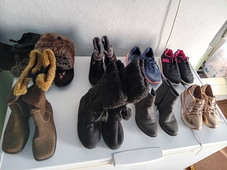 Маратонки и летни сандали