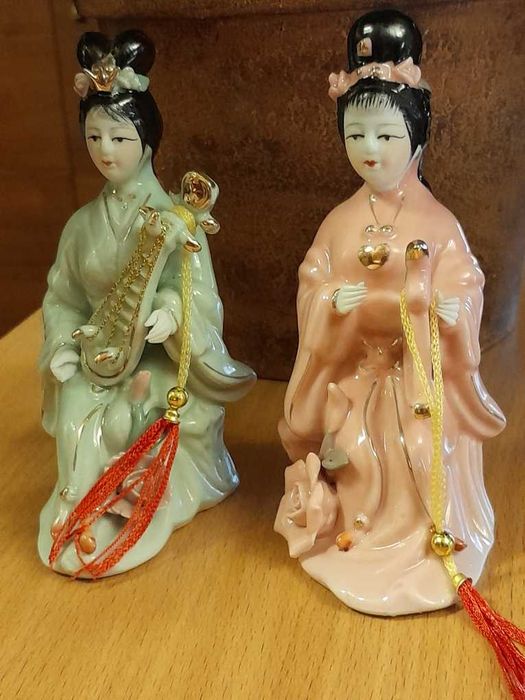 Продам  фарфоровые  статуэтки