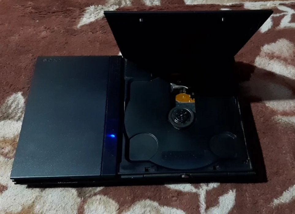 Vând PlayStation 2 stare bună funcționabil