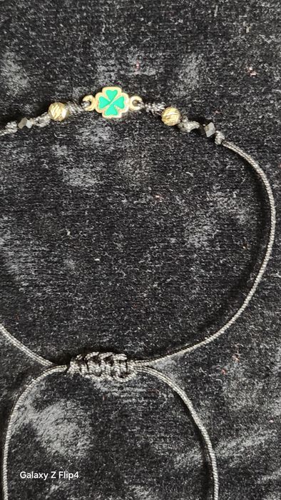 Продавам златни гривни на конец