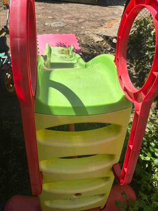 Тротинетка, акумулаторен джип, пързалка - всичко се продава поотделно