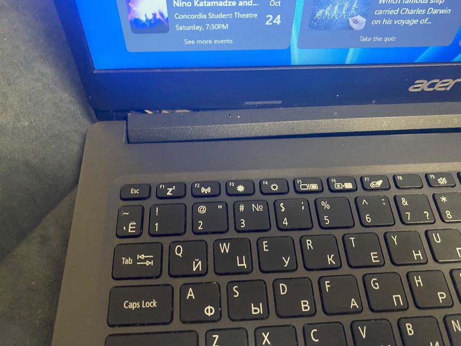 Ноутбук acer с небольшим дефектом