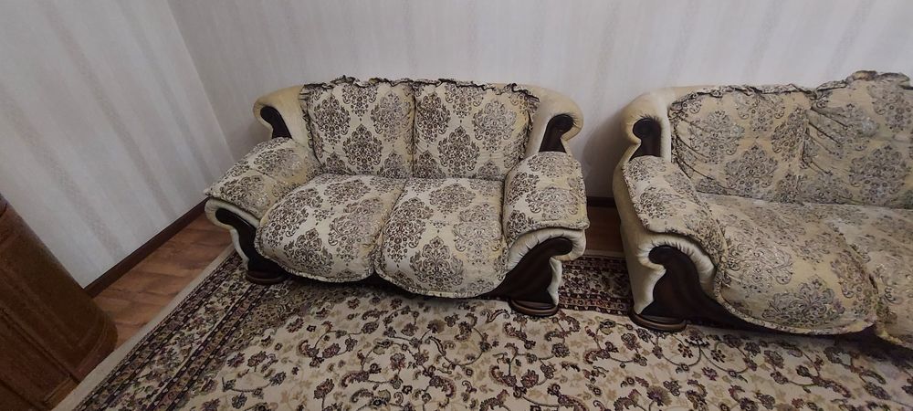 Продам диваны для зала